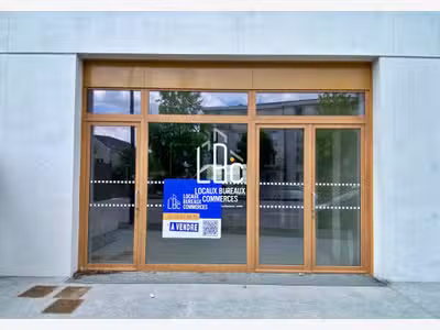 A louer local commercial de 79.90m² à Nantes Est
