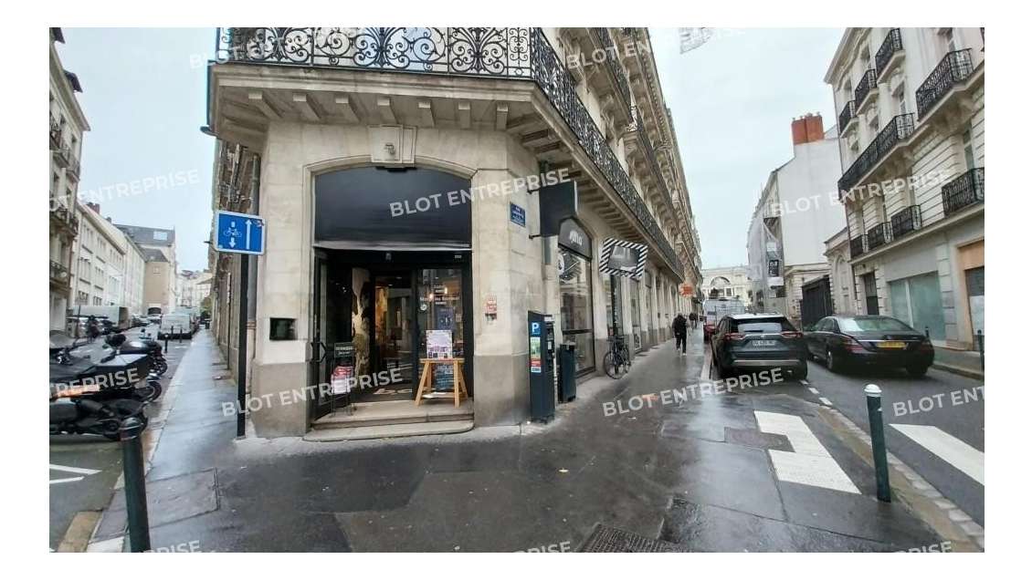 A louer locaux commerciaux 157m² à Nantes Graslin