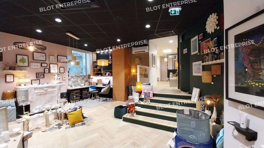 A louer locaux commerciaux 157m² à Nantes Graslin
