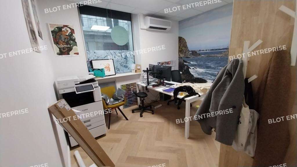 A louer locaux commerciaux 157m² à Nantes Graslin