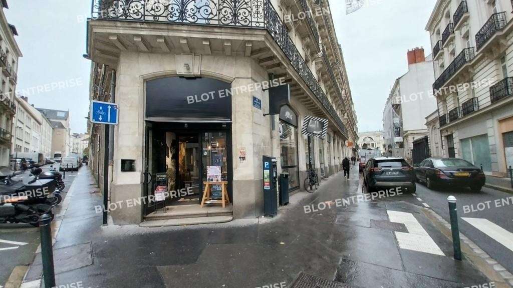 A louer locaux commerciaux 157m² à Nantes Graslin