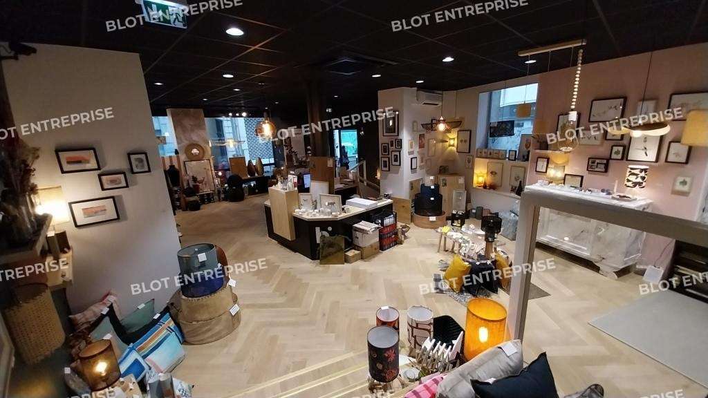 A louer locaux commerciaux 157m² à Nantes Graslin