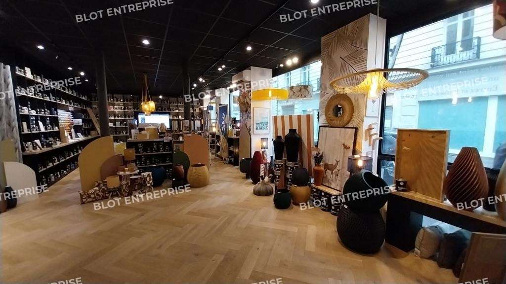A louer locaux commerciaux 157m² à Nantes Graslin
