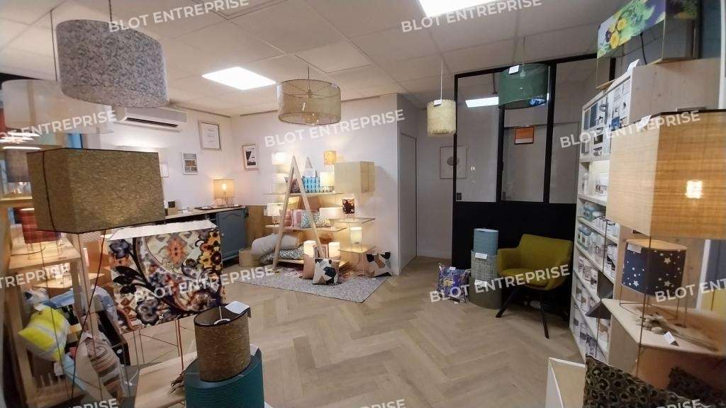 A louer locaux commerciaux 157m² à Nantes Graslin