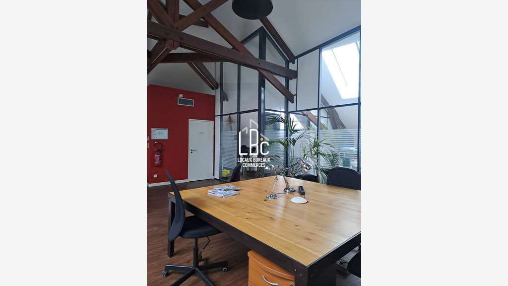 À louer local commercial de 651m² à Nantes