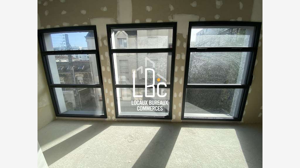 Loue local professionnel 75m² à Nantes Saint-Félix