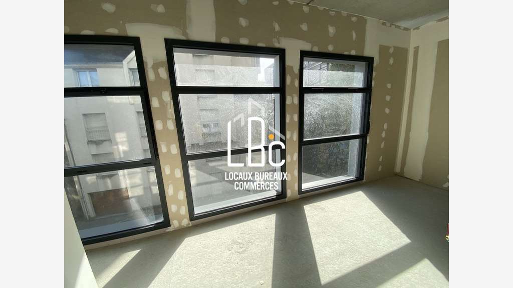 Loue local professionnel 75m² à Nantes Saint-Félix