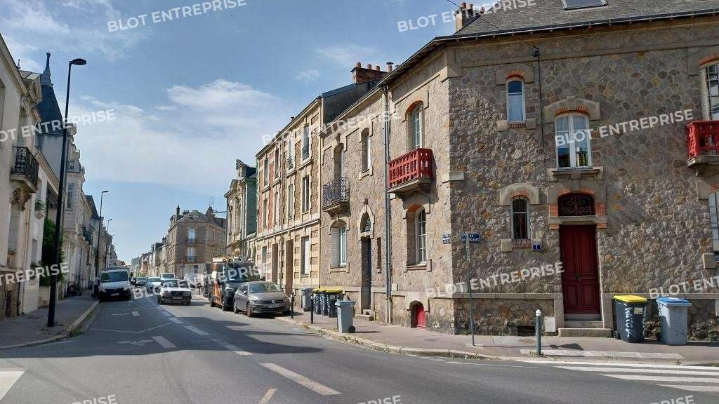 A louer locaux commerciaux 110m² à Nantes Procé