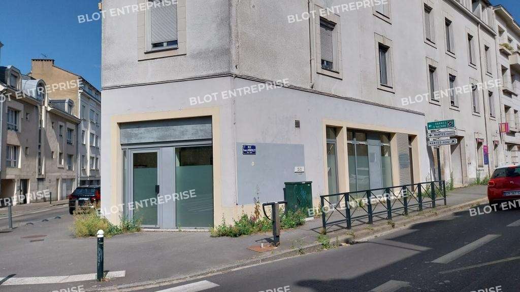 A louer locaux commerciaux 110m² à Nantes Procé