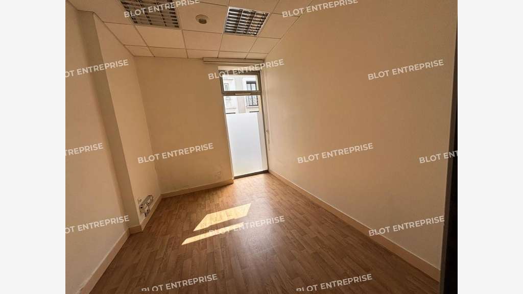 A louer locaux commerciaux 110m² à Nantes Procé