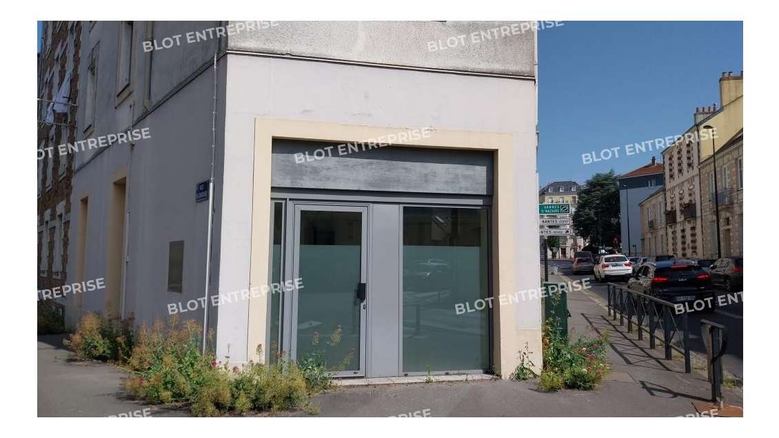 À LOUER - LOCAUX COMMERCIAUX - 110 M² - NANTES