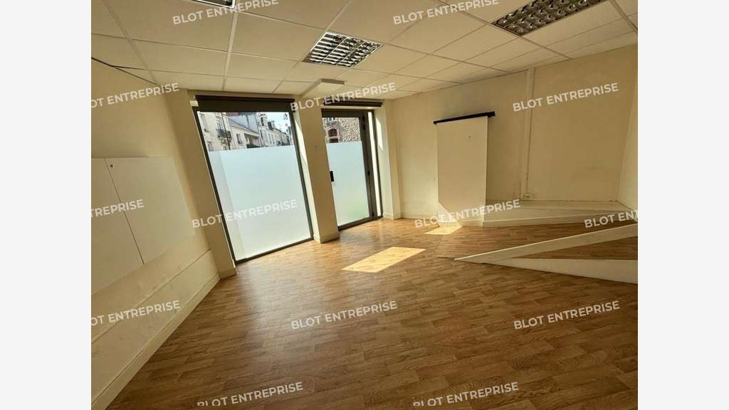 A louer locaux commerciaux 110m² à Nantes Procé