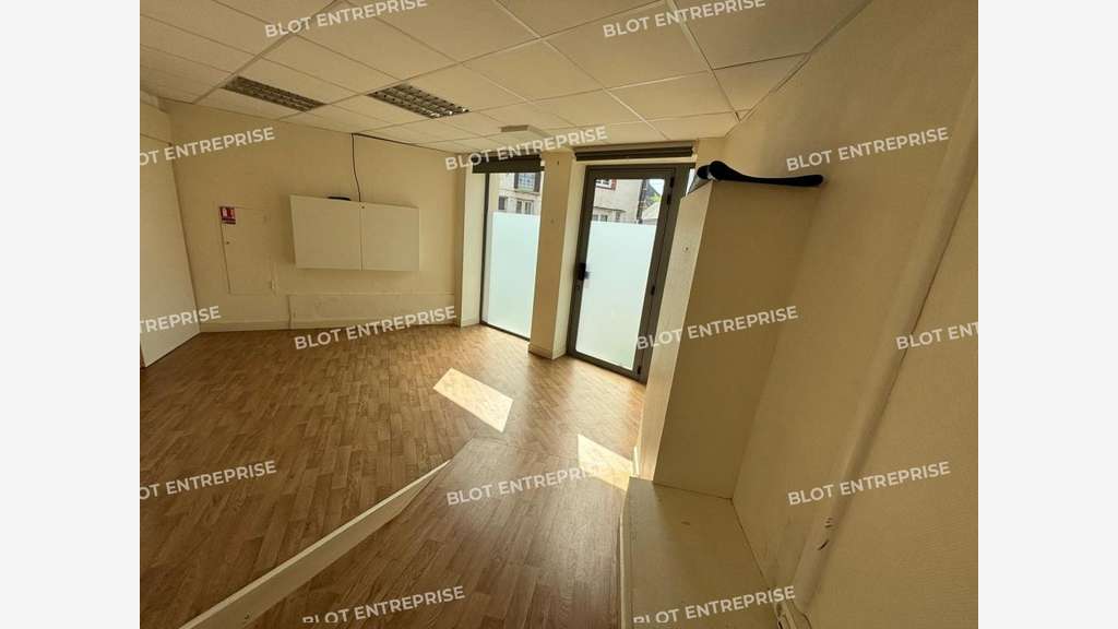 A louer locaux commerciaux 110m² à Nantes Procé