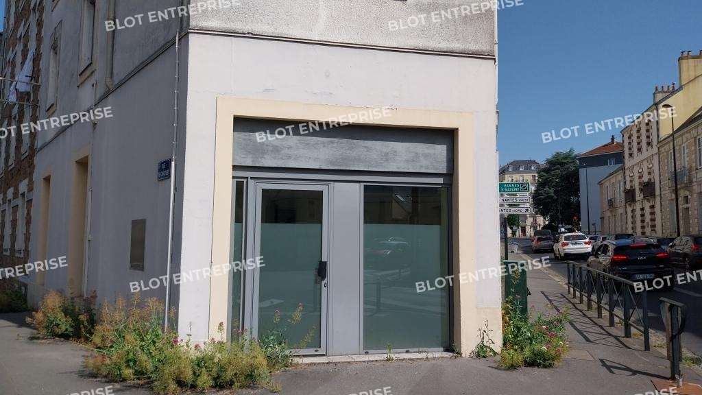 A louer locaux commerciaux 110m² à Nantes Procé