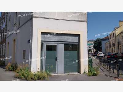 A louer locaux commerciaux 110m² à Nantes Procé 