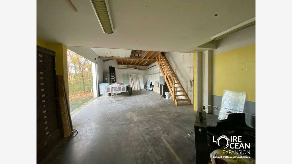 Local commercial 400m² à louer à Nantes Sud