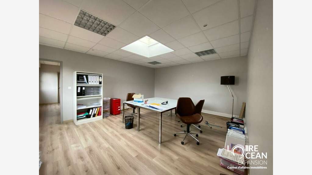 Local commercial 400m² à louer à Nantes Sud