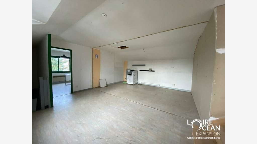 Local commercial 400m² à louer à Nantes Sud