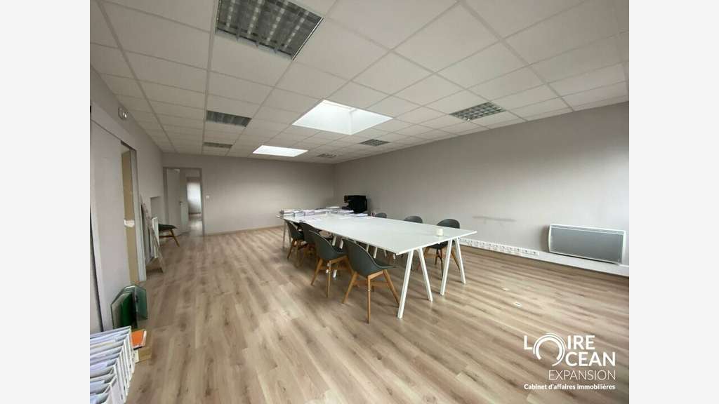 Local commercial 400m² à louer à Nantes Sud