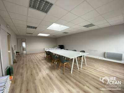 Local commercial 400m² à louer à Nantes Sud