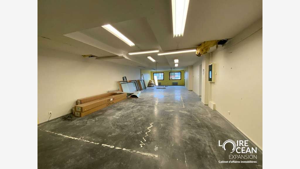 Local commercial 400m² à louer à Nantes Sud
