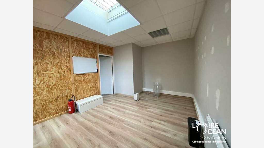 Local commercial 400m² à louer à Nantes Sud