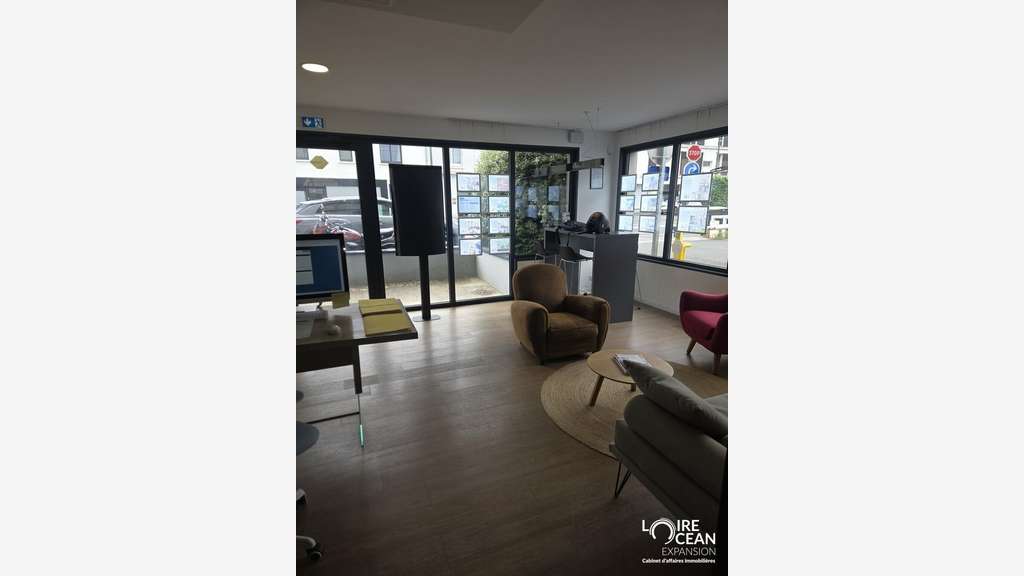 Loue bureaux de 120m² à Nantes route de Vannes