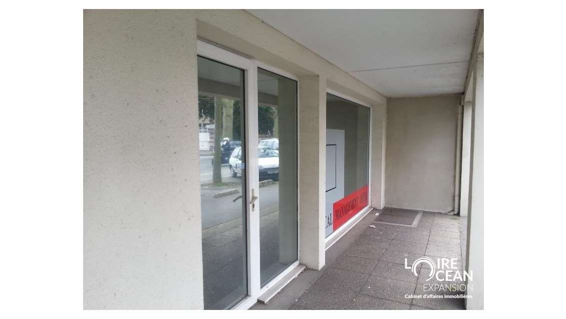 Local commercial ou bureau à louer  Axe passant