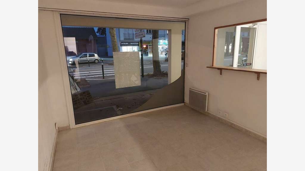 Loue local cial ou bureau 29m² Nantes Axe passant