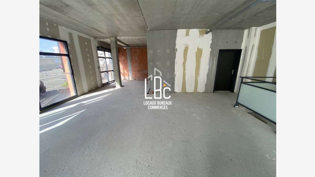 A louer local commercial 113m² Nantes Hauts Pavés