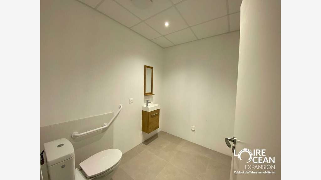 A louer local commercial 73m² à Nantes axe passant