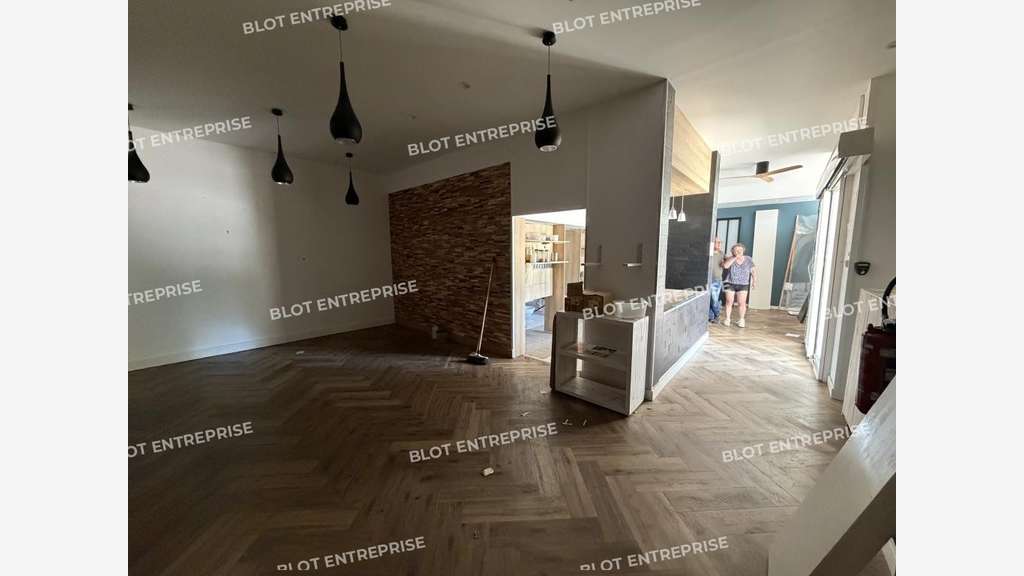 À LOUER - LOCAUX COMMERCIAUX - 70 M² - NANTES