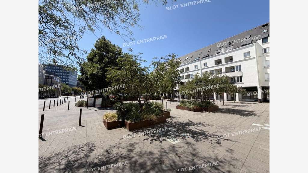 À LOUER - LOCAUX COMMERCIAUX - 70 M² - NANTES