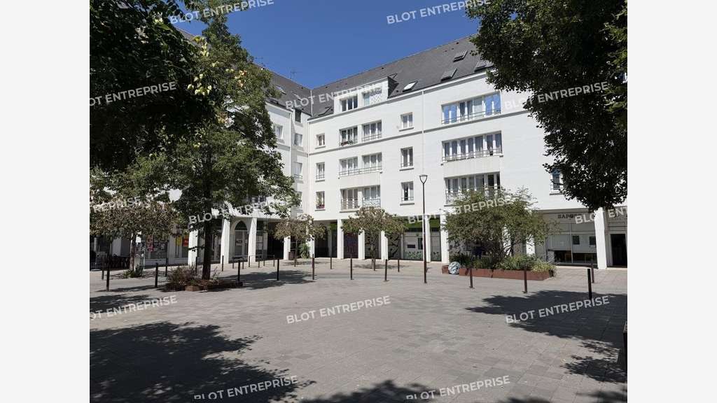 À LOUER - LOCAUX COMMERCIAUX - 70 M² - NANTES