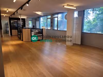LOCAL COMMERCIAL /BUREAUX NANTES D'ENVIRON 132 M²