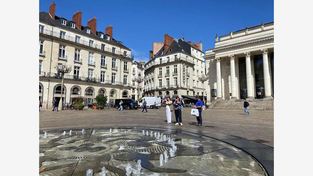 44000 NANTES - LOCAL COMMERCIAL A LOUER 90 m² 