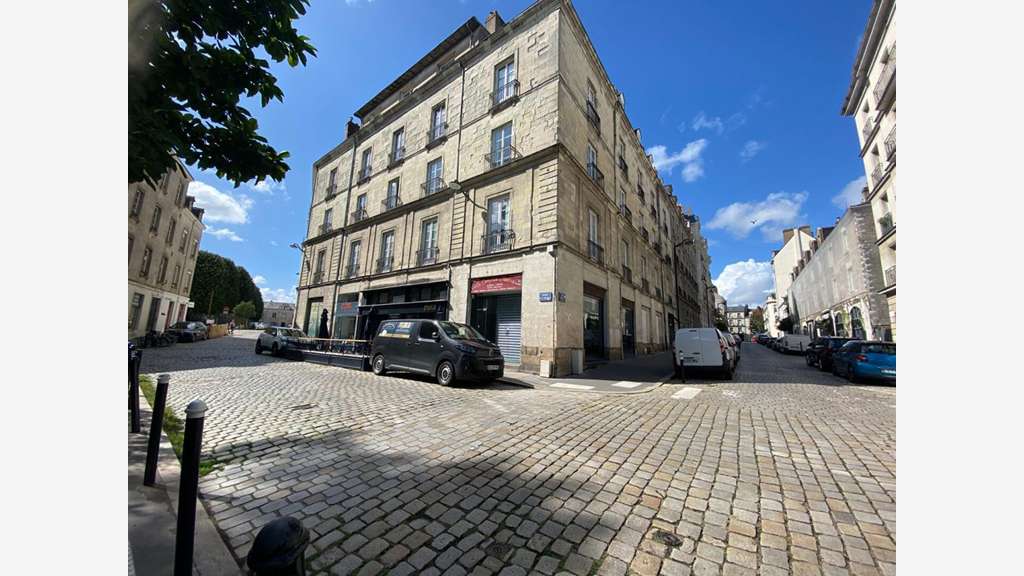 44000 NANTES - LOCAL COMMERCIAL A LOUER 90 m² 