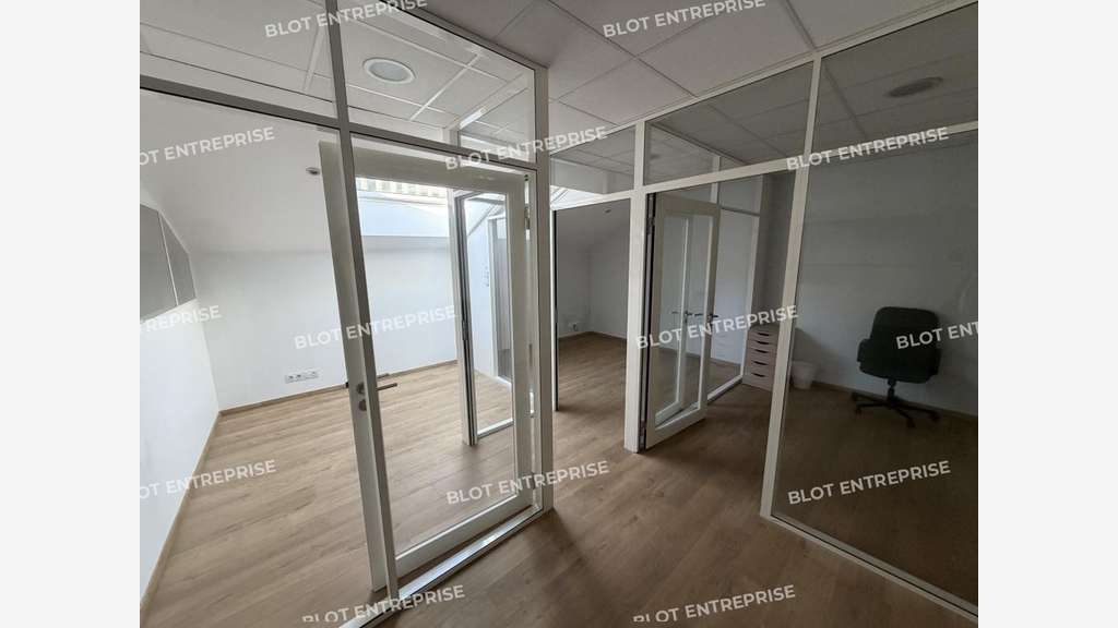 À LOUER - LOCAUX COMMERCIAUX - 110 M² - NANTES