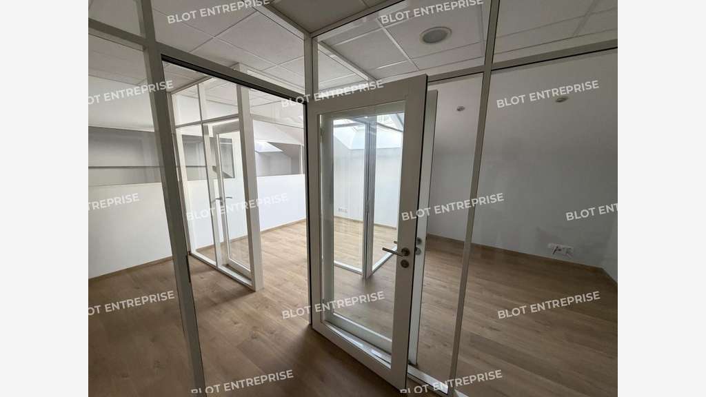 À LOUER - LOCAUX COMMERCIAUX - 110 M² - NANTES
