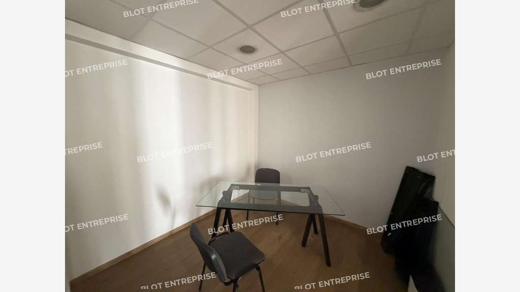 À LOUER - LOCAUX COMMERCIAUX - 110 M² - NANTES