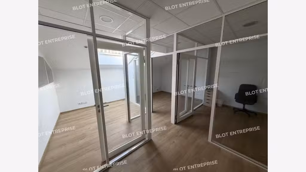 À LOUER - LOCAUX COMMERCIAUX - 110 M² - NANTES