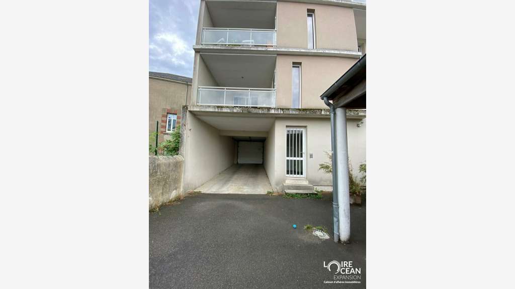 A louer local commercial proche d'Alby à Nantes