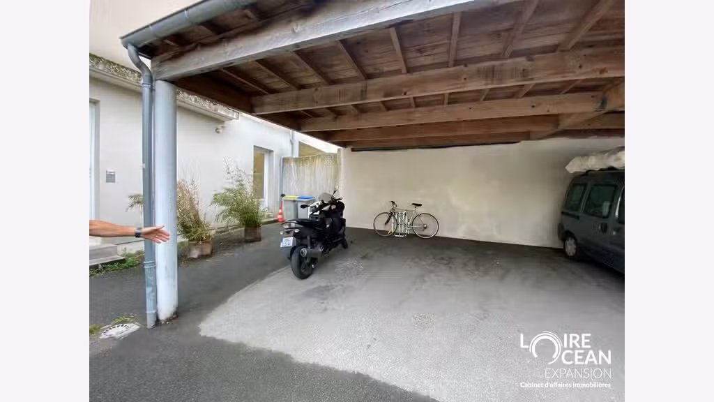 A louer local commercial proche d'Alby à Nantes