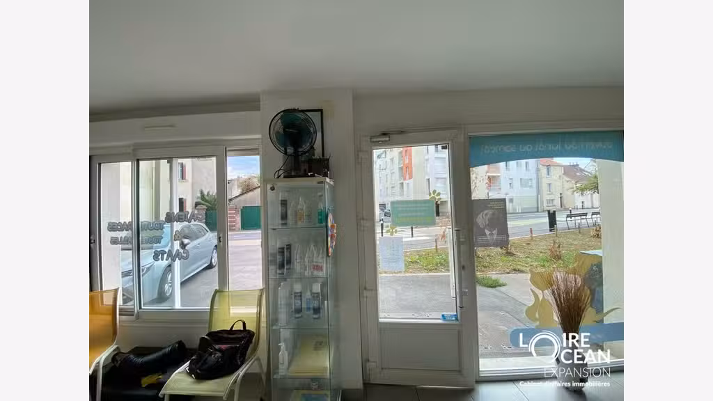 A louer local commercial proche d'Alby à Nantes