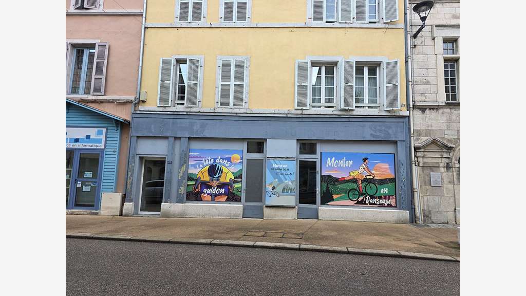 A louer local commercial 92m² à Nantua