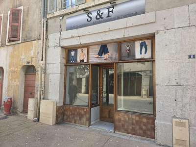 Local commercial de 65m² à louer à Nantua