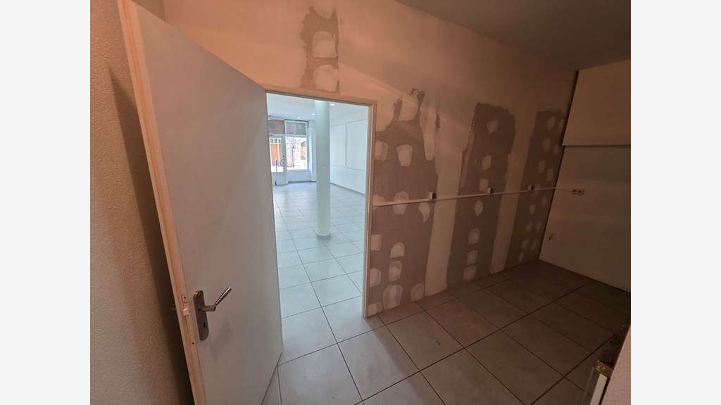 Local commercial de 65m² à louer à Nantua