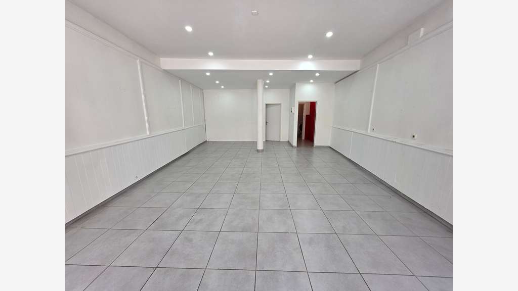 Local commercial de 65m² à louer à Nantua