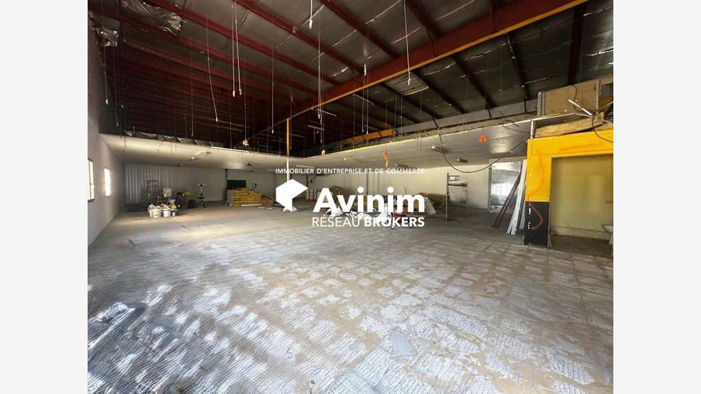Grand local d’activité 460m² avec cour Narbonne ZA