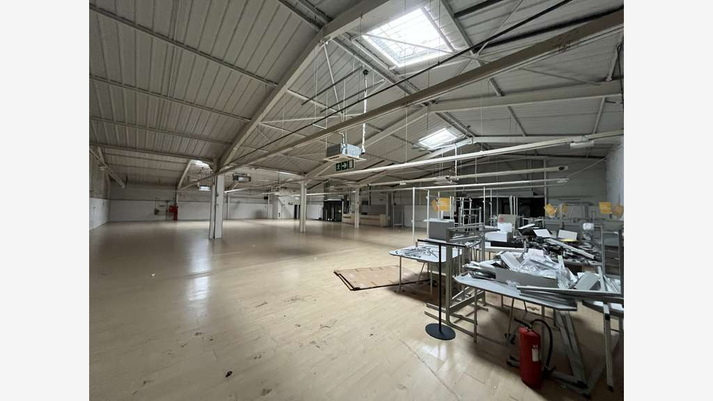 Local d'activité 380m² à louer à Nemours A6 / A77